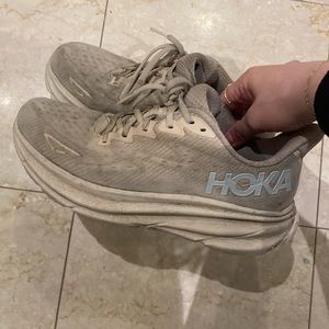 Hoka womens Clifton 9 in almond size 8.5
